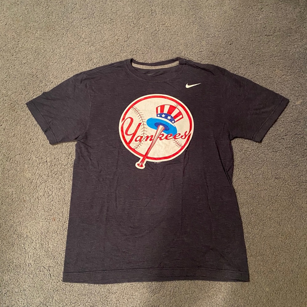Nike New York Yankees M Standard Fit Navy T-Shirt